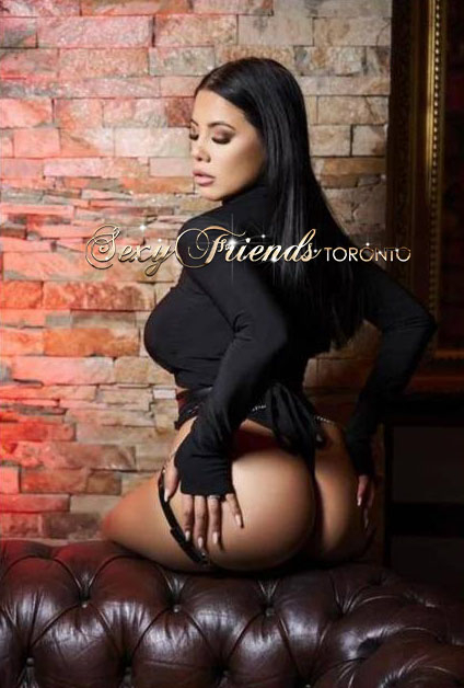 664c416a7cb94_karina2.jpg
