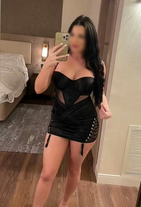 66960992c67ba_ALEXIA1.jpg